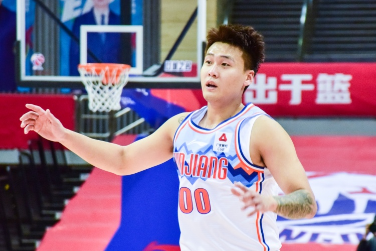 不太准!赵睿18中6拿到20分4板4助也有4失误 三分13中4